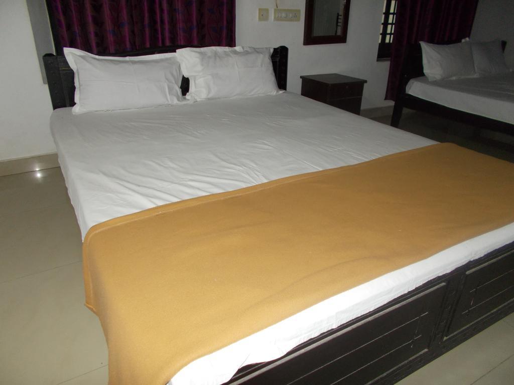 Hotel Guruvayur Bunglow Exterior foto